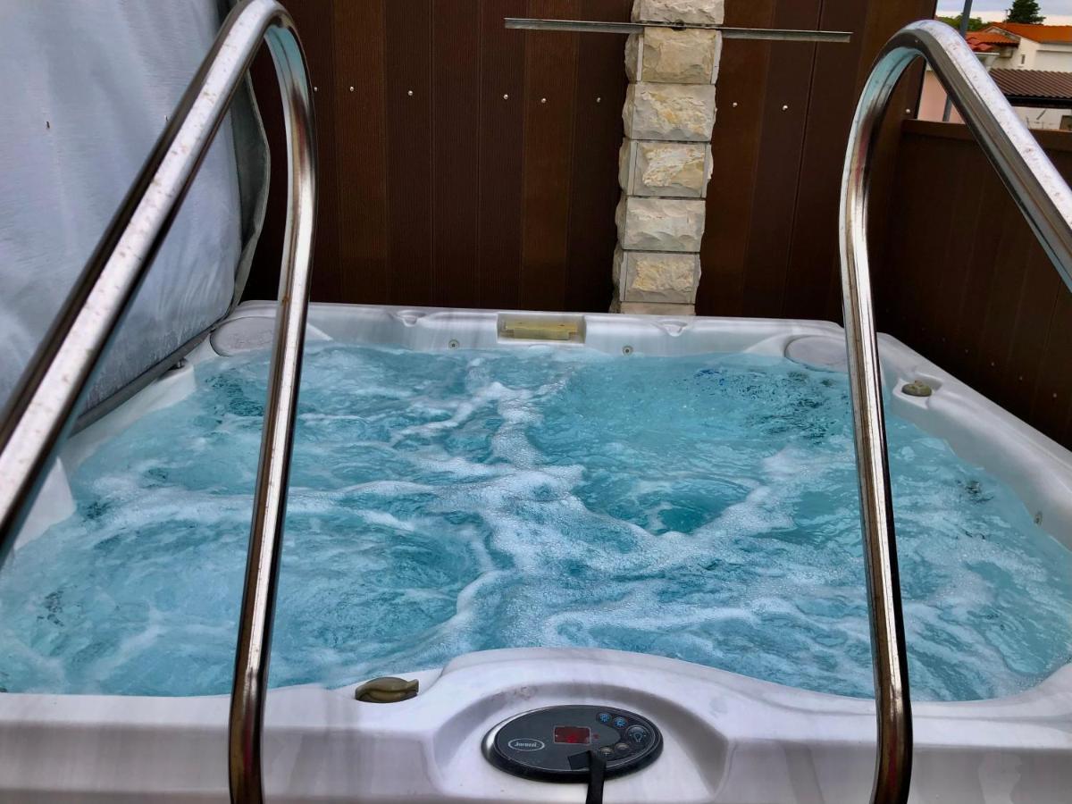Apartments Pine & Oak With Shared Seasonal Hot Tub Privlaka  Εξωτερικό φωτογραφία