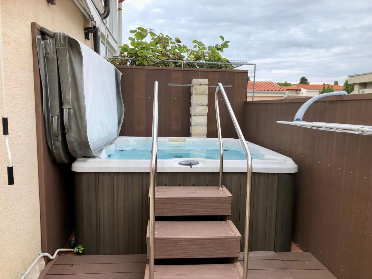 Apartments Pine & Oak With Shared Seasonal Hot Tub Privlaka  Εξωτερικό φωτογραφία