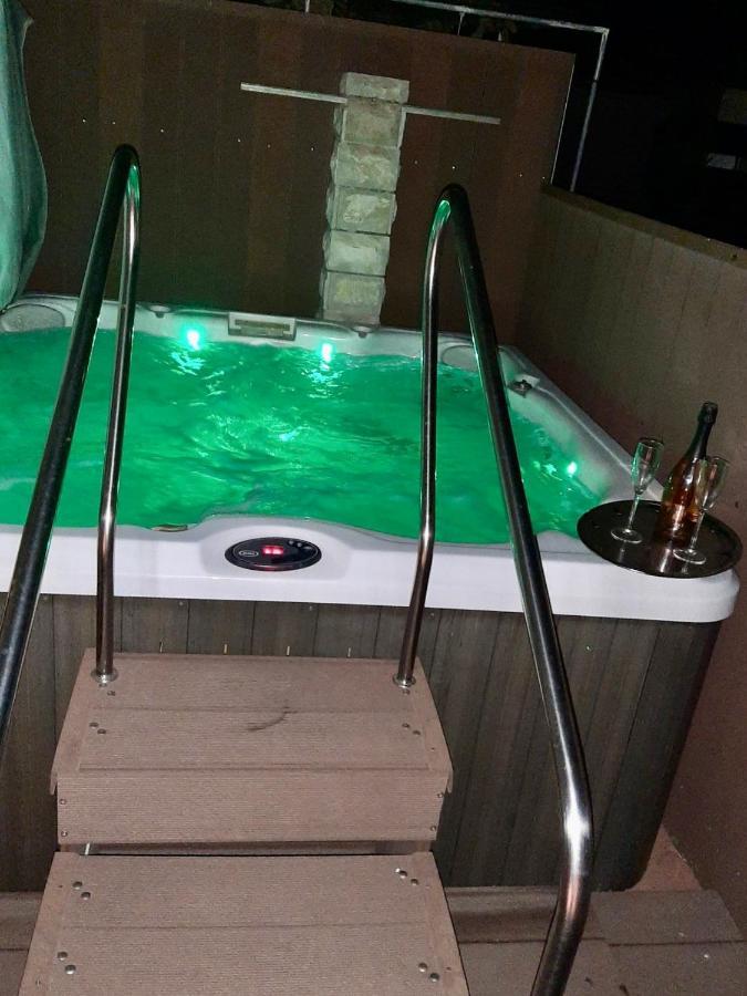 Apartments Pine & Oak With Shared Seasonal Hot Tub Privlaka  Εξωτερικό φωτογραφία