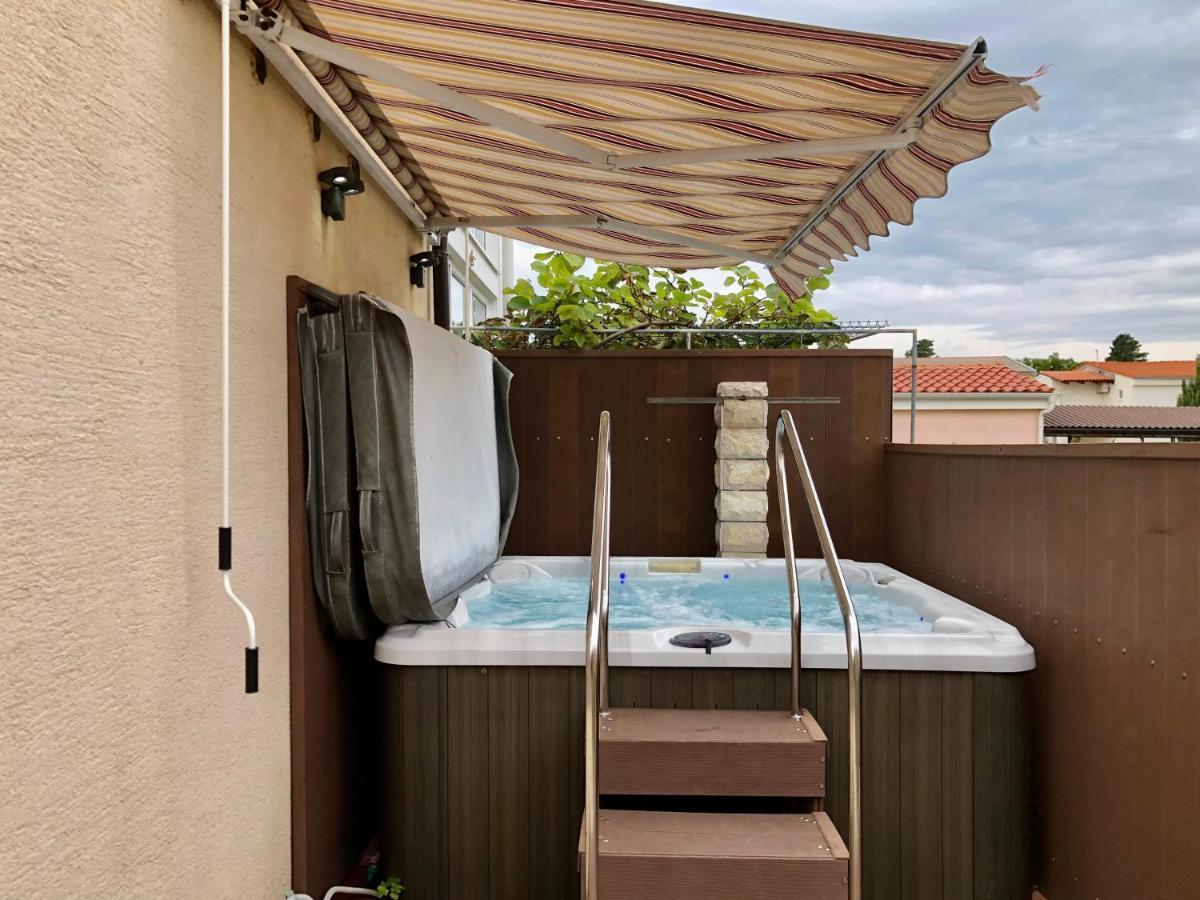Apartments Pine & Oak With Shared Seasonal Hot Tub Privlaka  Εξωτερικό φωτογραφία