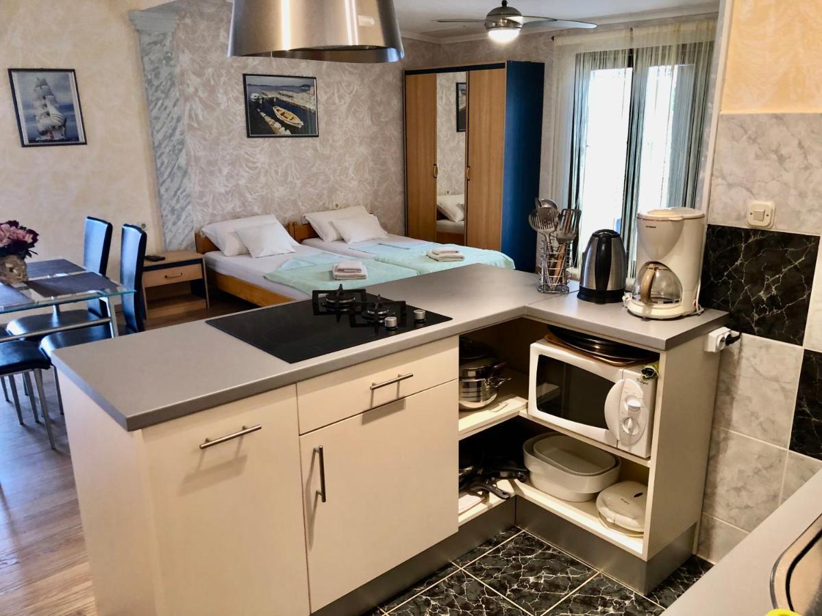 Apartments Pine & Oak With Shared Seasonal Hot Tub Privlaka  Εξωτερικό φωτογραφία