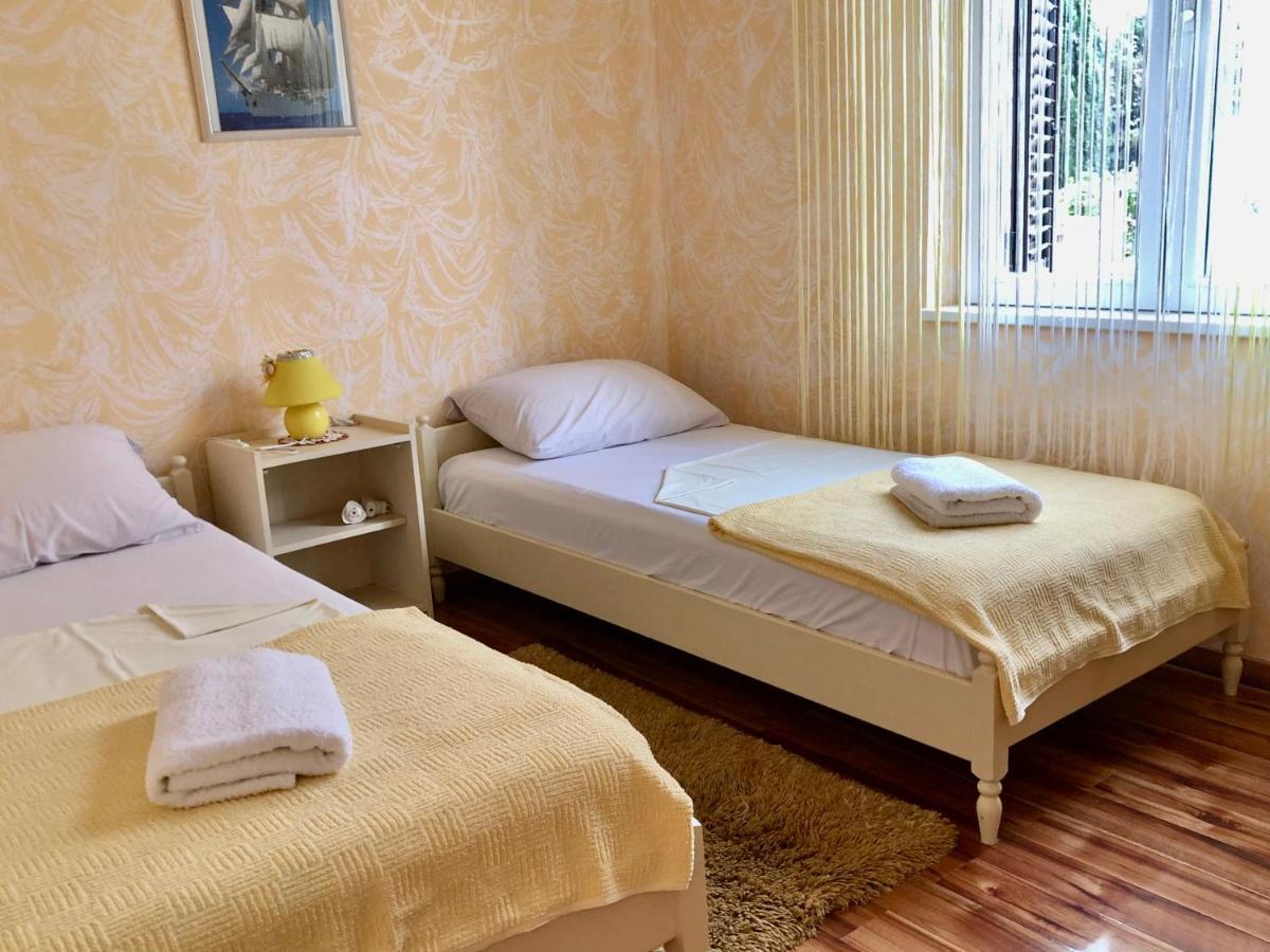 Apartments Pine & Oak With Shared Seasonal Hot Tub Privlaka  Εξωτερικό φωτογραφία